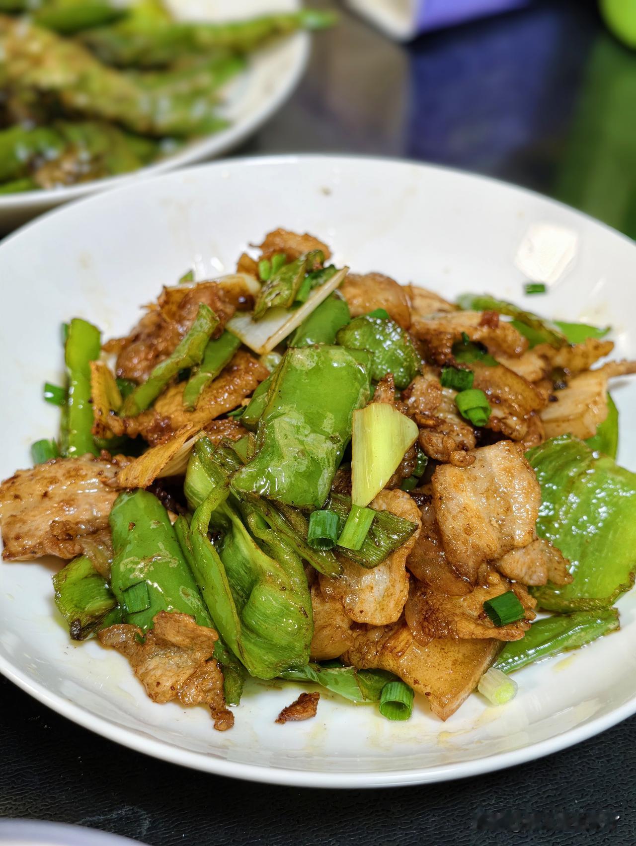 像我这样一顿吃四个菜会变胖吗？今天炒四个菜：辣椒炒肉、虎皮辣椒、清炒丝瓜、清炒土