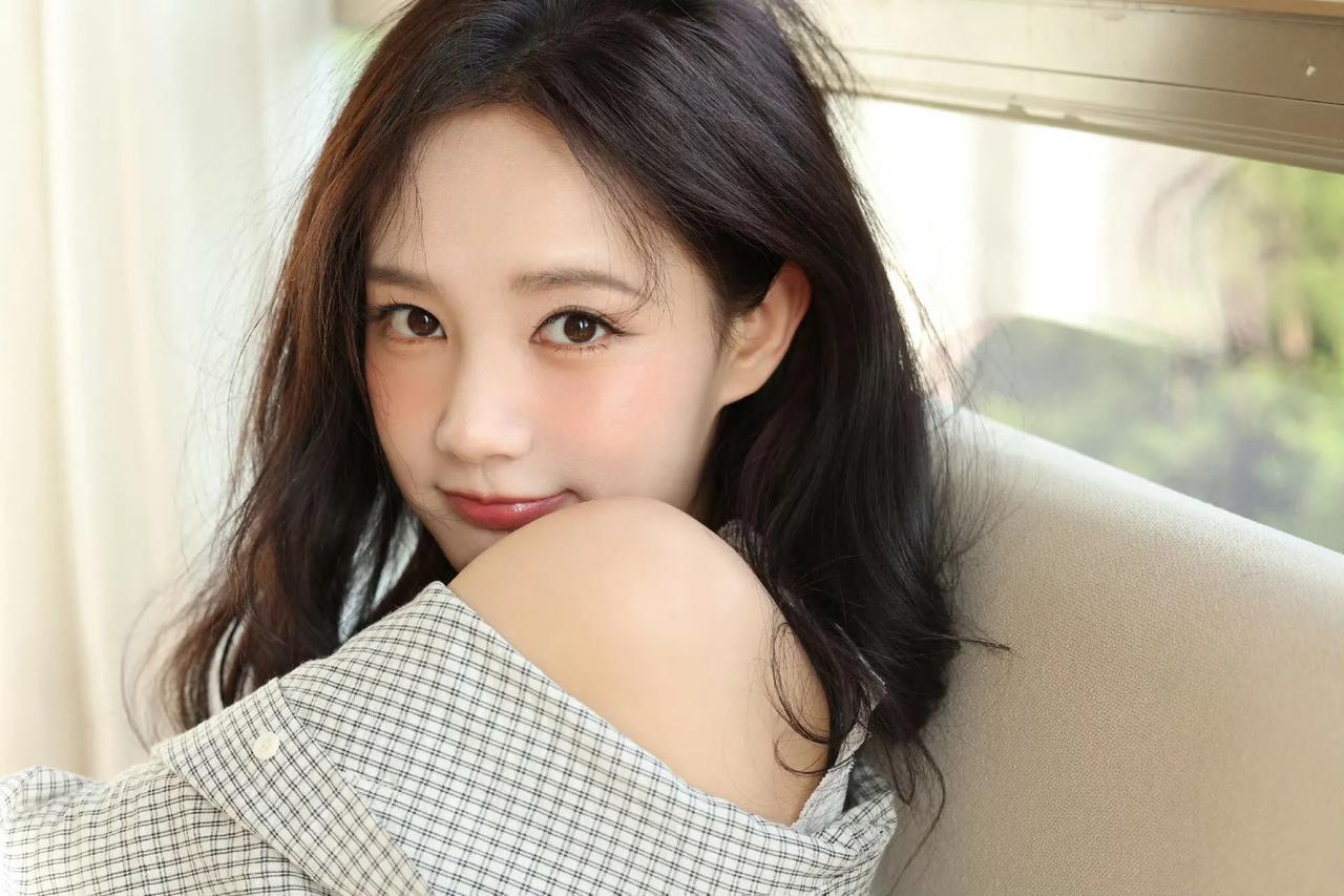 李一桐美图分享李一桐李一桐艺术照李一桐礼服李一桐吊带裙李一桐素颜李一桐