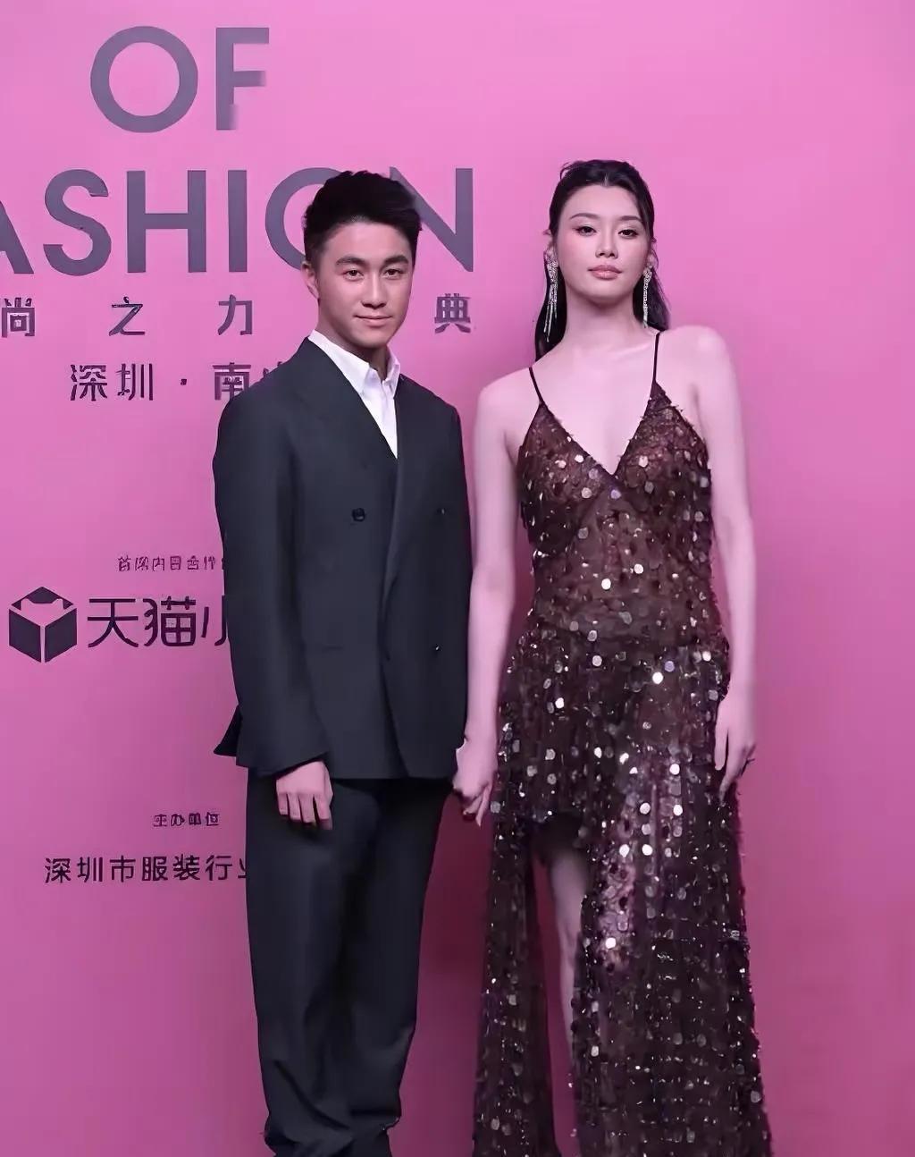 考古了一下何猷君才发现他们并不是自由恋爱的据说，当时的四太最中意儿媳并不是她