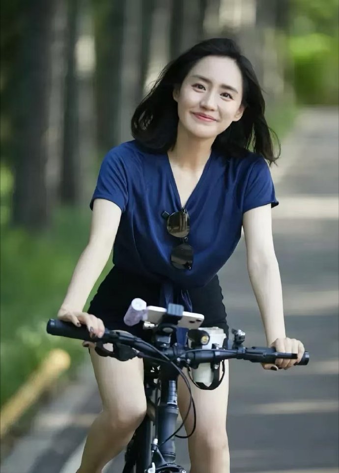 这位大美女是谁？也是大气长相