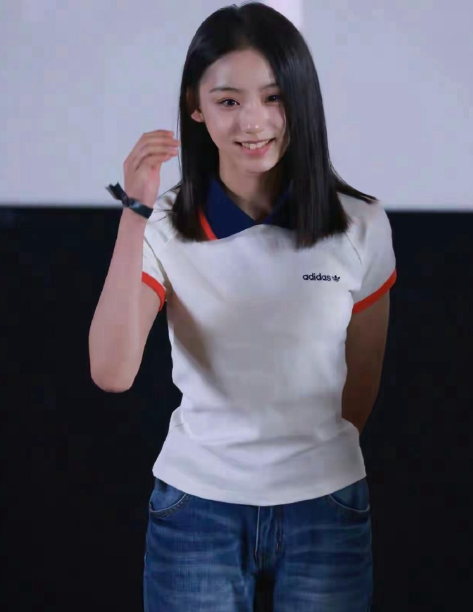 确定刘佳玺只有12岁？这个女孩子是2012年出生的，12岁的年纪给人的成熟感，