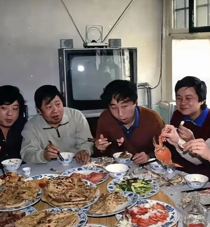 冯巩是不是昨晚上网吧通宵玩红警了？