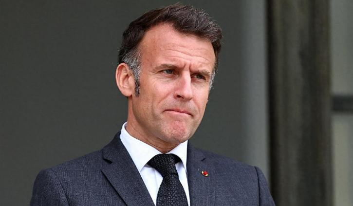 离谱！马克龙赌输了！签涉台声明讨好日本，反被中方精准拿捏，太丢人离谱到家了！