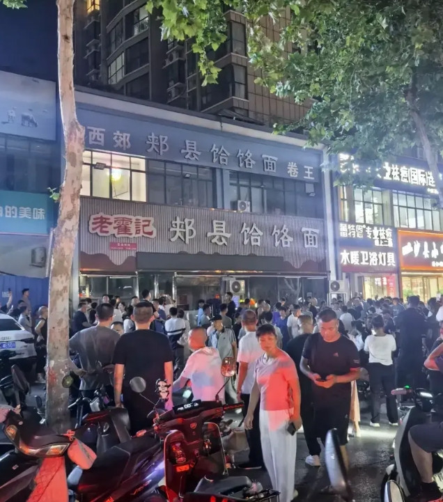 压死骆驼的最后一根稻草！不是因为7个人吃一碗面，不给续面，也不是因为店主的态