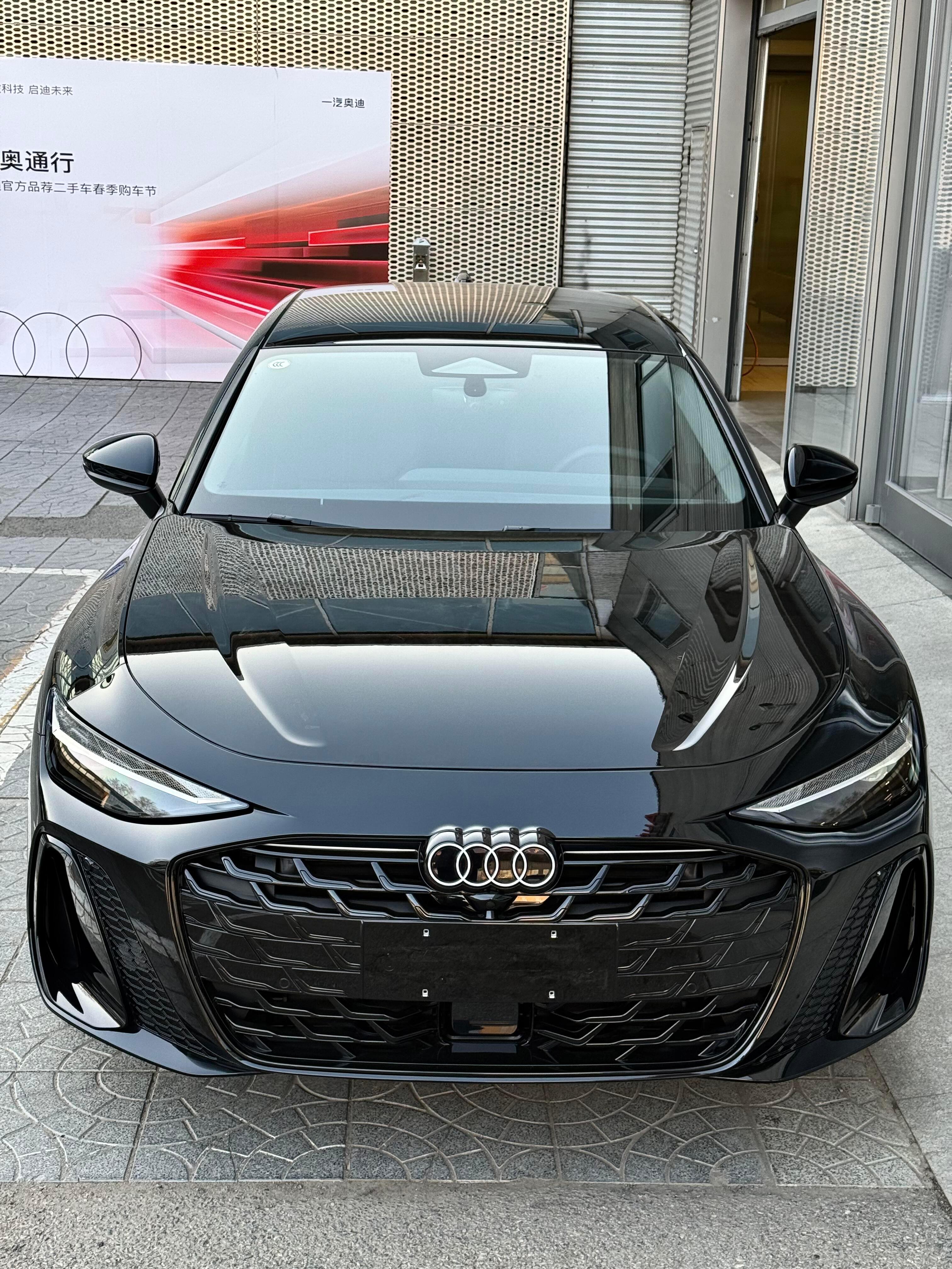 新款A6L26款臻选（C9版本）指导价322900官方权益3000优惠150