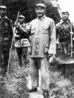 1947年，刘伯承在大别山偶遇一捡粪老农，只因老农随口的一句话，就让他识破国民党