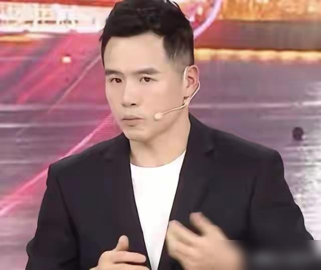 王励勤脸都黑了，拍着蒯曼的肩就说了八个字，更衣室里的气氛，你根本想不到。你