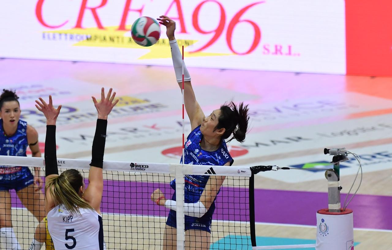 女排意大利杯半决赛：科内利亚诺3-0（25-23/25-20/25-21）横扫诺