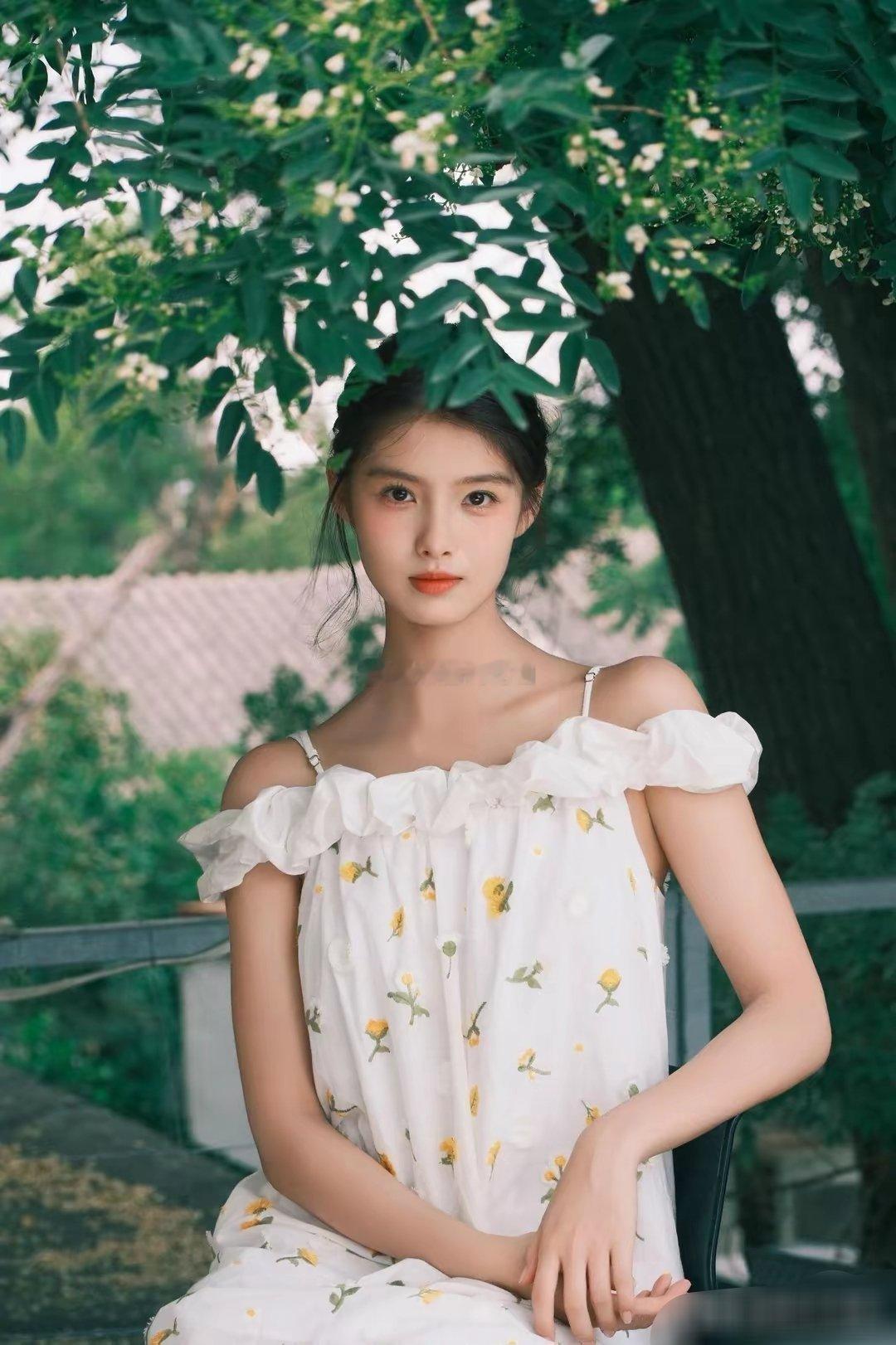 艾米更新动态附文眼睛上的是夏天的本命色！！​​​