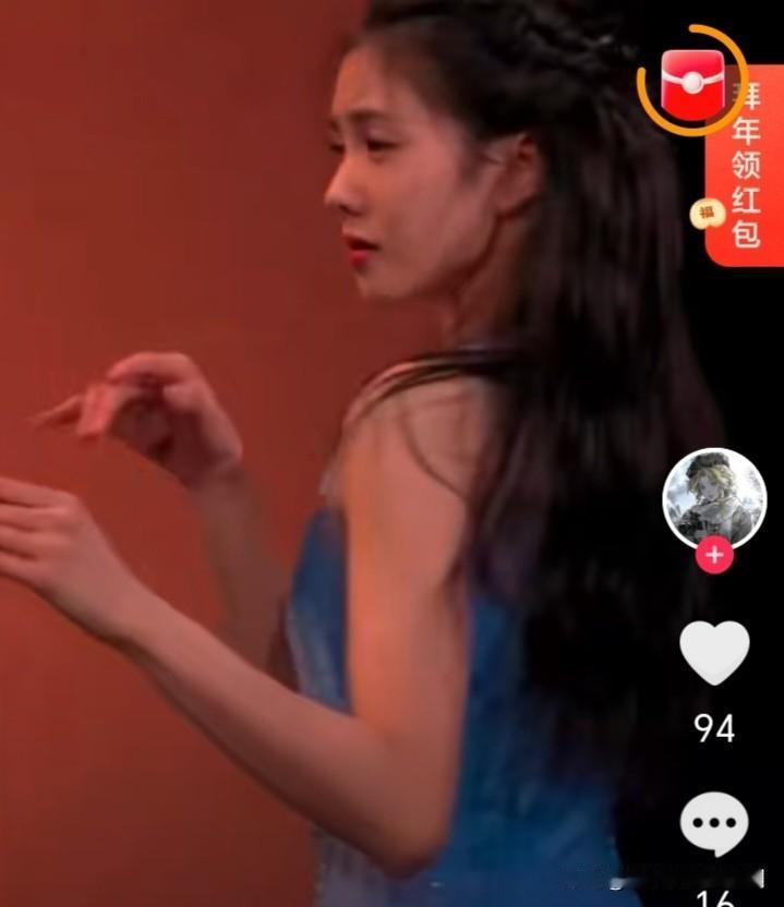 海来阿木何以成为“灯泡”？作为实力派歌手的海来阿木，在马年春晚的舞台上竟然成