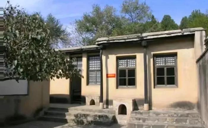 1948年5月的河北阜平，空气里还带着春末的微凉，毛泽东正在城南庄指挥全国解放战