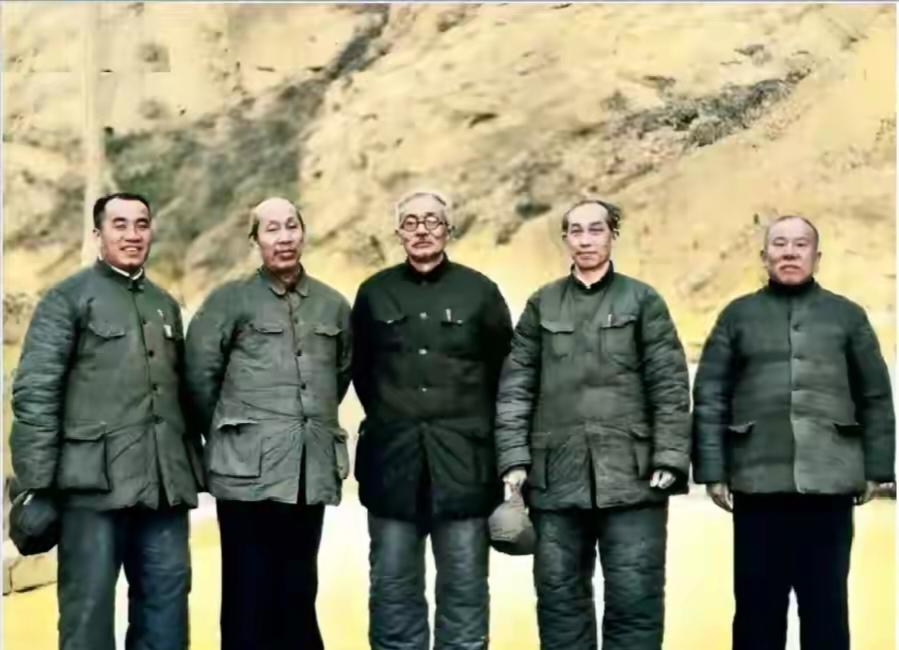 他们是延安最有资历的老革命，被尊为“延安五老”，能认出他们是谁吗？这五位老