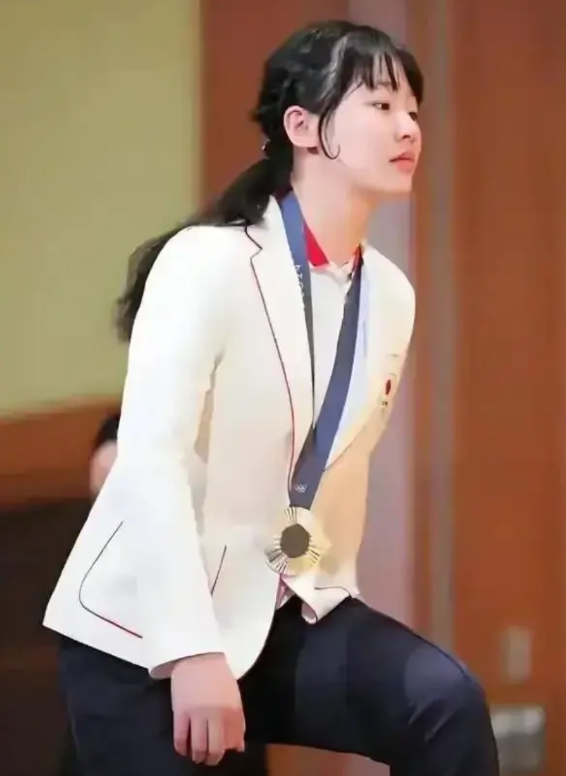 张本美和现在是活成了里外不是人！自己私底下和老爸使劲琢磨莎莎和曼昱，结果自己