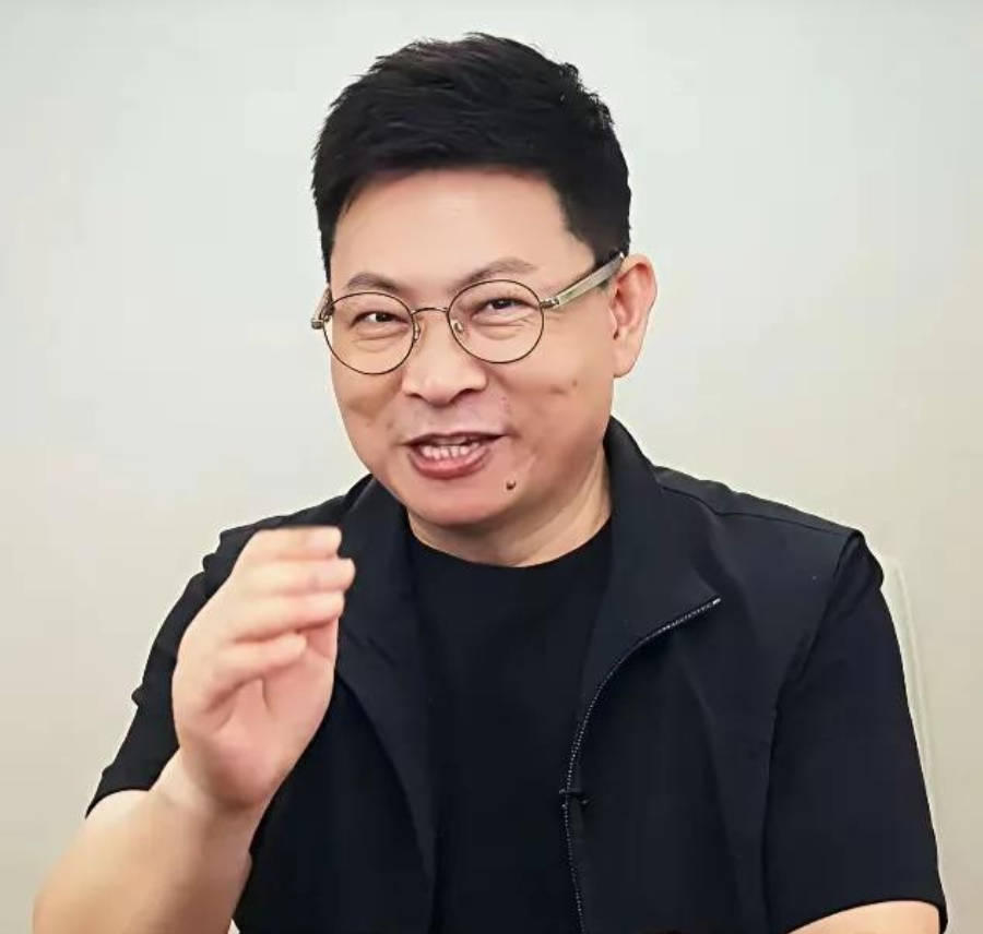 一觉醒来，华为这波“反向操作”震懵手机界，真是“对自己更狠，对客户更真”，客户买