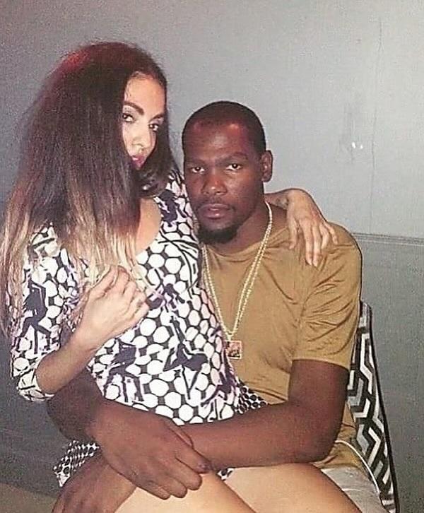 杜兰特：“曾和一位女孩同居，我让她每周来两次，第二天早晨就赶紧走，就像酒店退房一