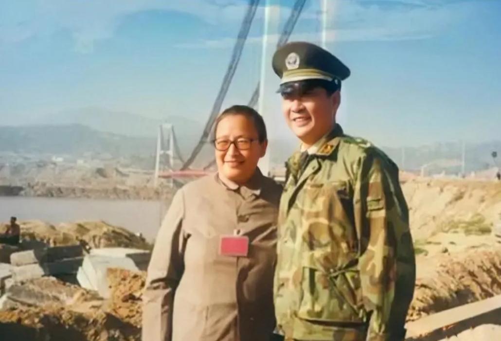 1996年，李讷来到三峡，当她得知刘源在此工作，立刻欣喜地提出想见一面，