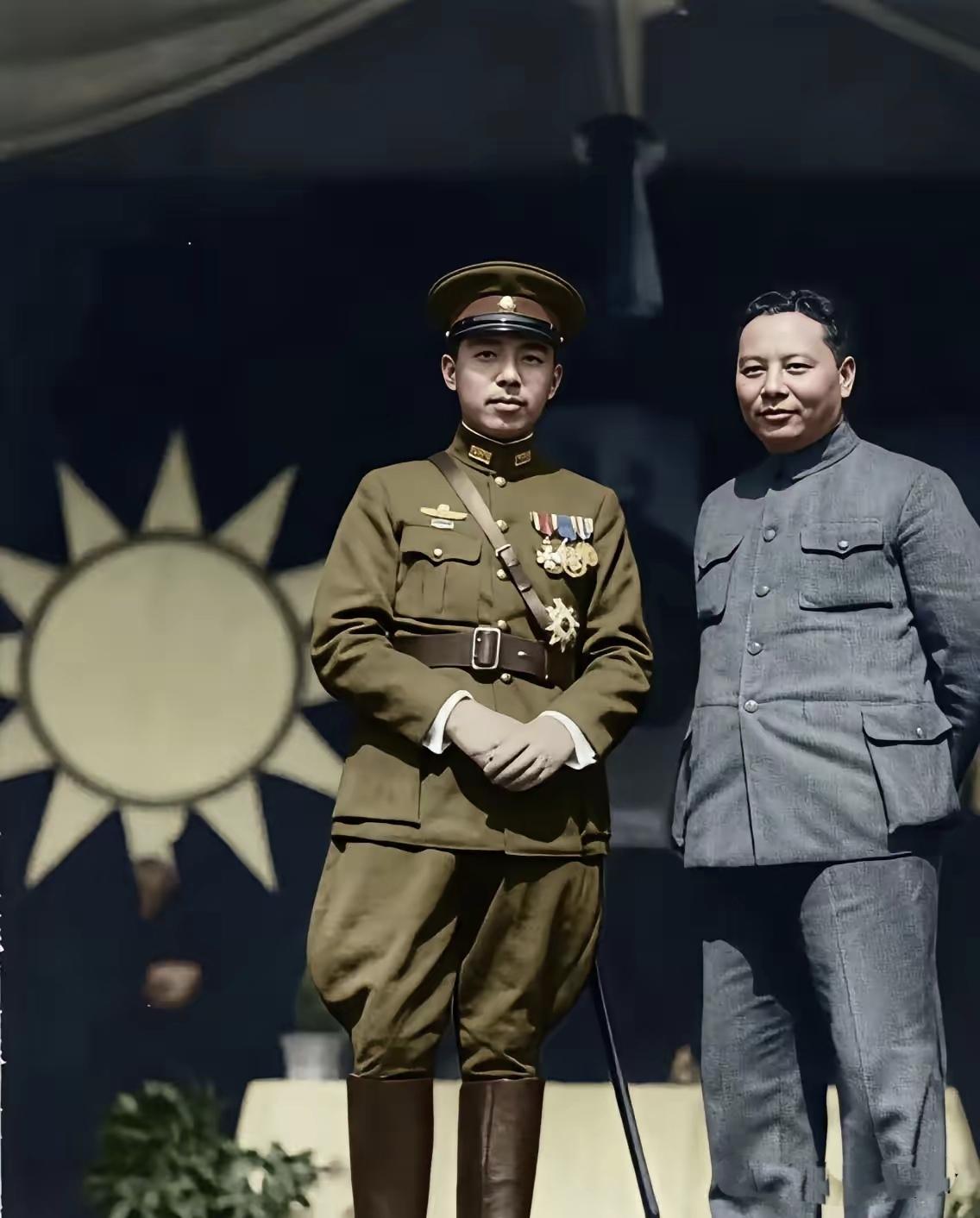 这是1928年，北平，改旗易帜后的张学良与国民政府代表张群合影，这是一张不多见的