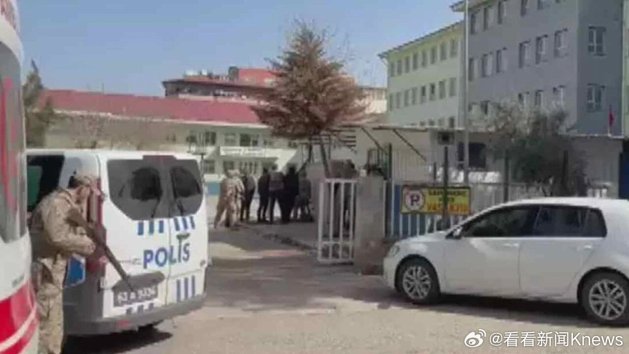 【#土耳其一高中发生枪击已致7人受伤#】据土耳其方面消息，当地时间14日，土耳其