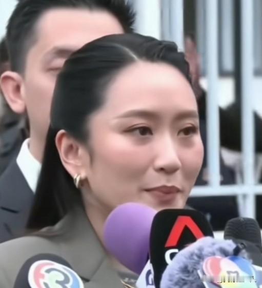 他信.西那瓦监狱生活曝光！他在狱竟当起了老师！九月九日，他信.西那瓦被判有期徒