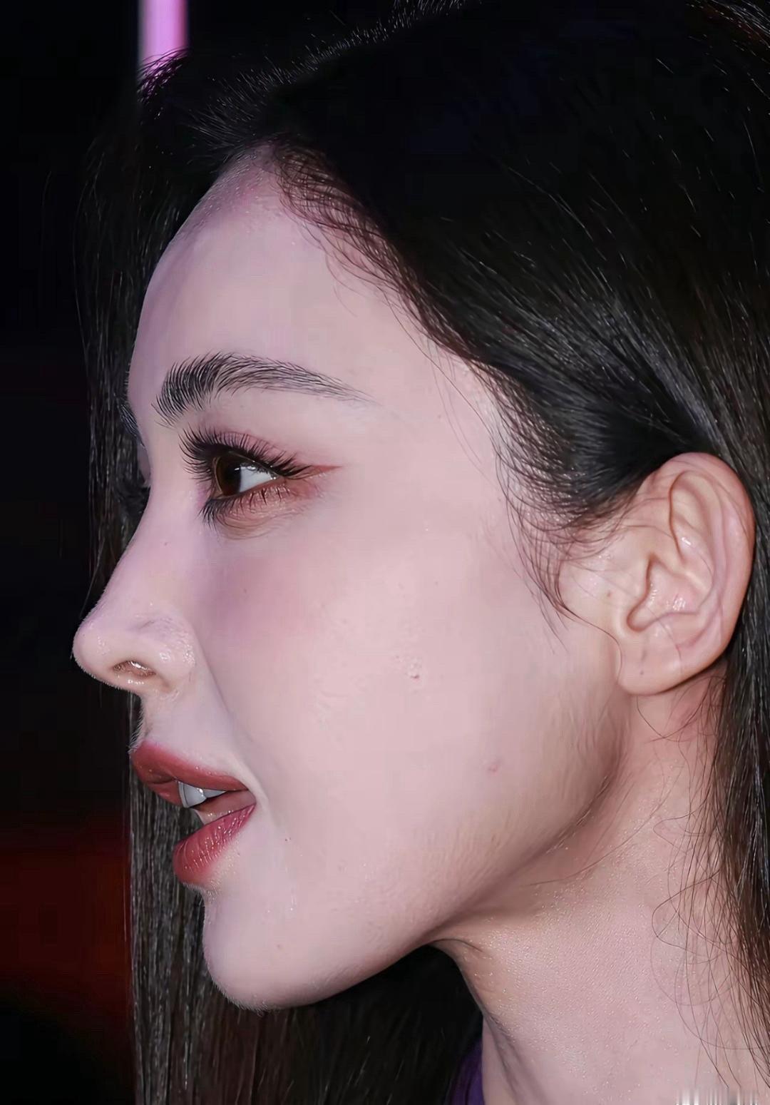 古力娜扎这妆造太戳心了！温柔眼妆搭配甜美唇色，满屏都是少女心，甜度拉满～