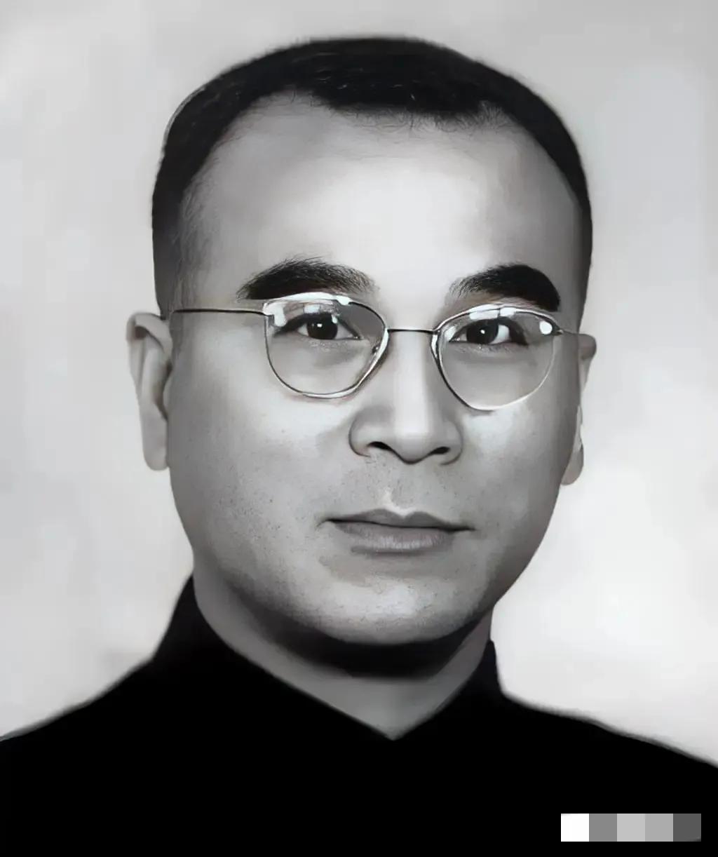 1949年，南京上万名政治犯即将被集体处决，一个国民党高官冒死拦下屠刀，30年后