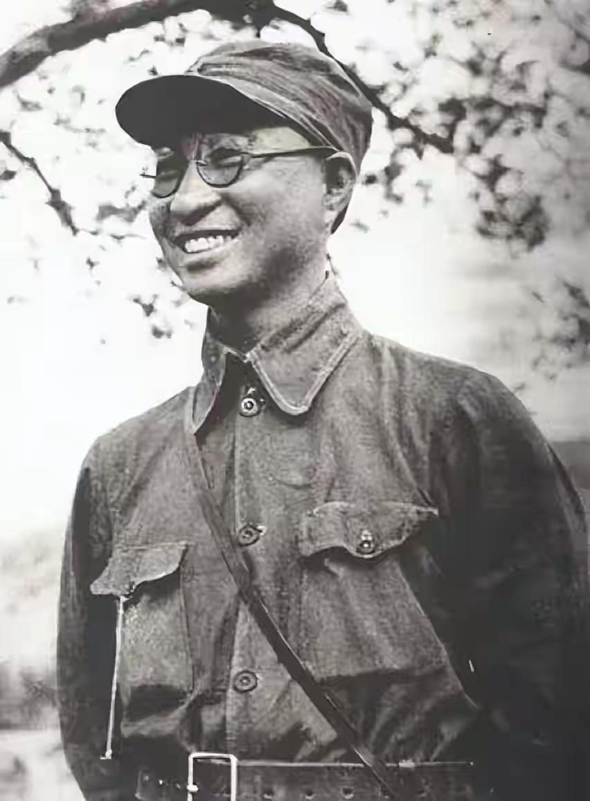 陈赓去世31年后，妻子傅涯执意去台湾，下飞机后：不知该上哪辆车1992年，此