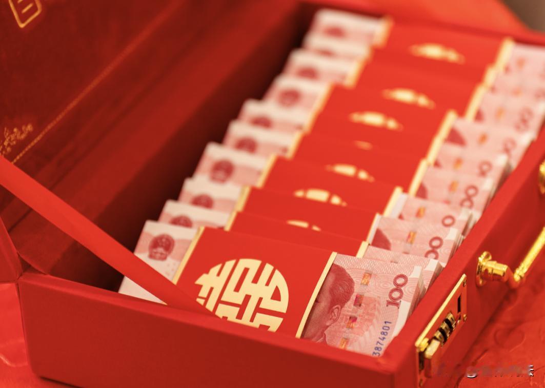 摊上这样的父母太倒霉！上海，父母为了给弟弟娶媳妇，要求女子拿出20万做彩礼。女子