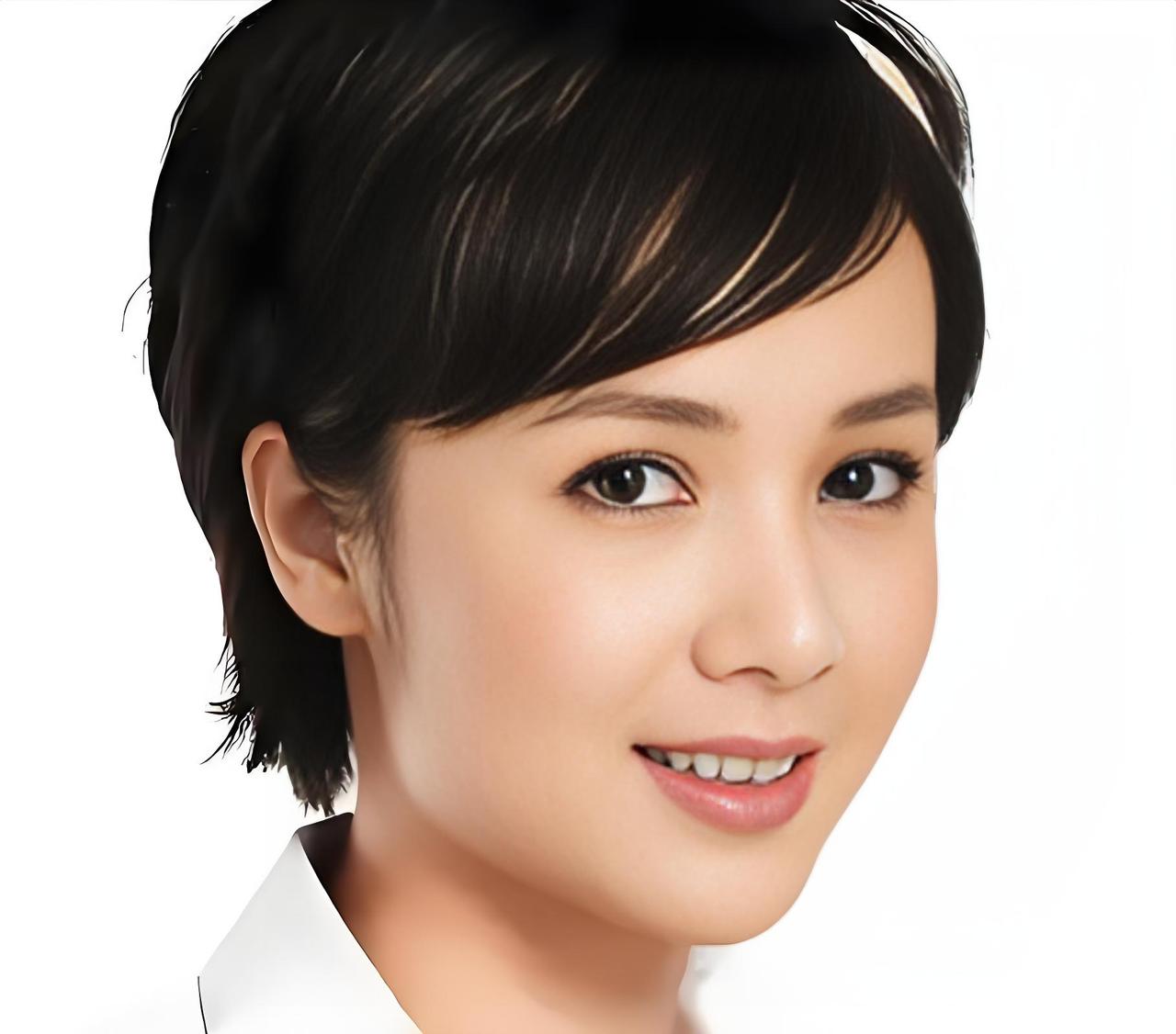 曾经的“国民影后”蒋雯丽，如今现身医院竟落寞到让人心疼，真应了那句“岁月从不败美
