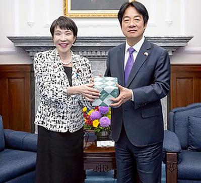 8月16日，台湾地区官方针对日本官员参拜靖国神社作出回应，表示“尊重日本社会对历