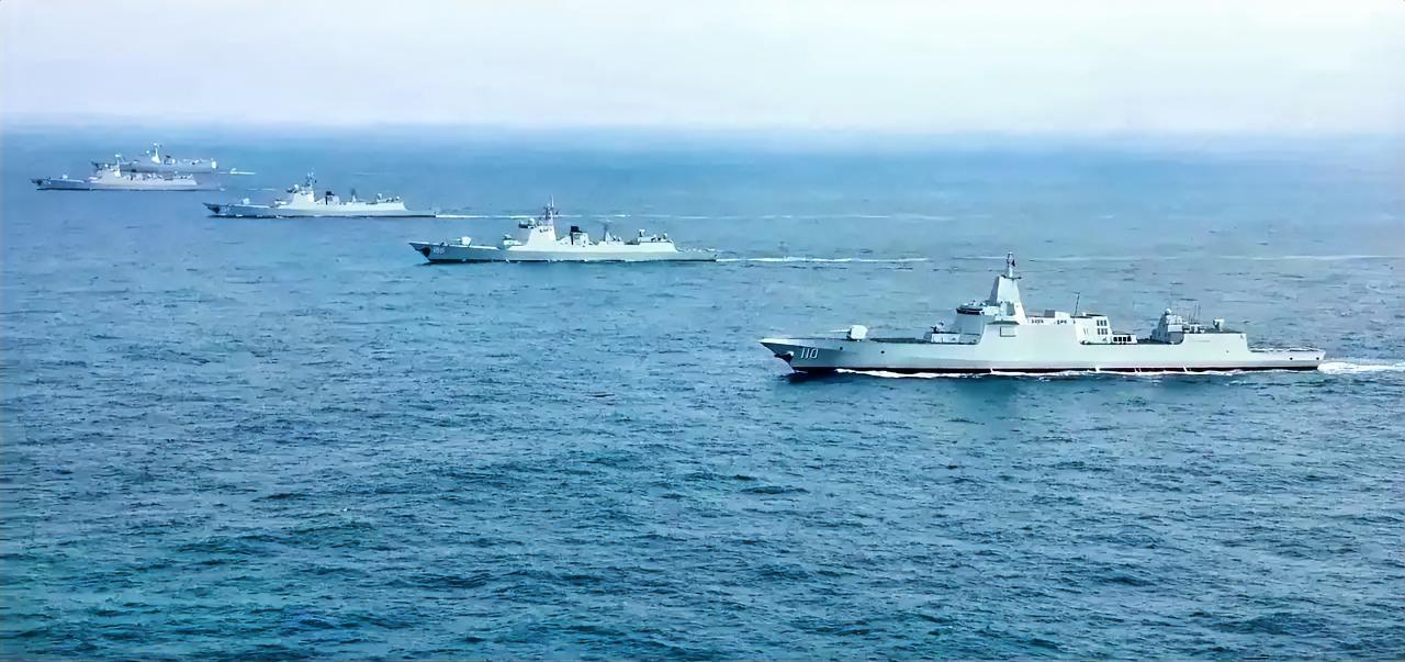 东海舰队“秀肌肉”，5艘“盾舰”同框展示，其中就包括刚官宣入列的110舰！领