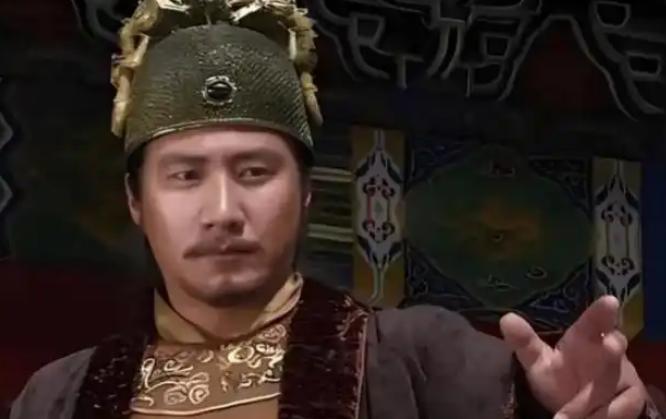 1370年，南京城里出了个怪人，他穿着五爪金龙的龙袍大摇大摆进出皇宫，见了朱元璋