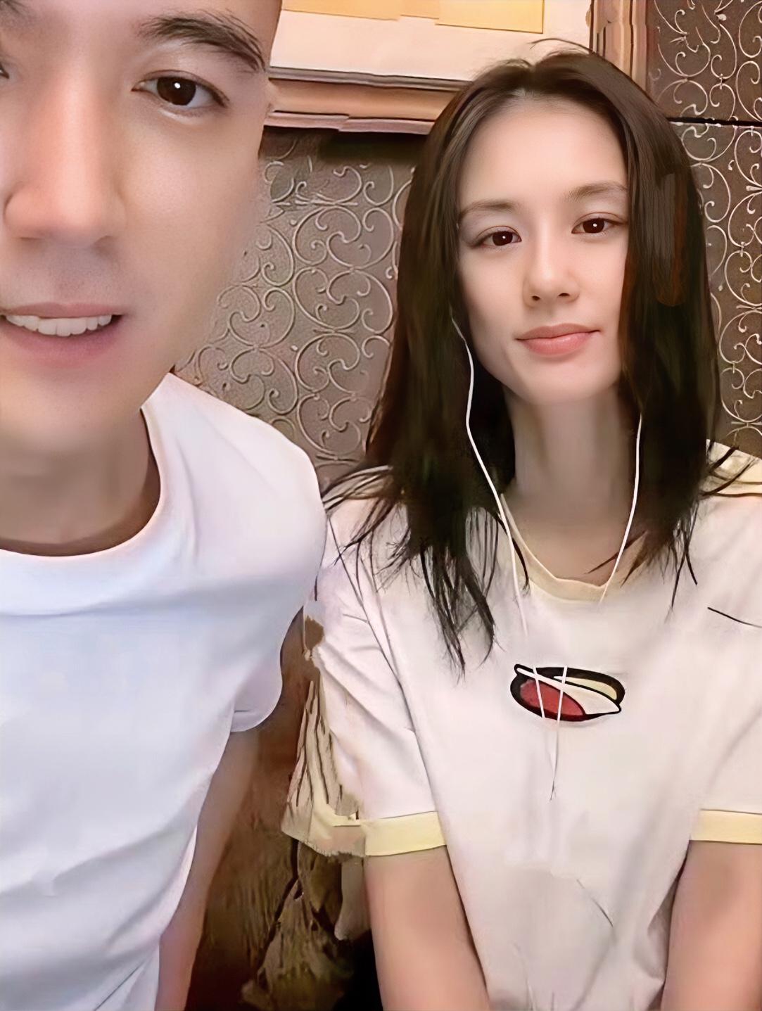 还有人记得这个片段吗？黄圣依当时腰伤正在理疗，中途被杨子叫去直播，理由是直播间粉