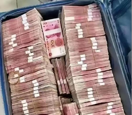 啥是洗钱？给你举个最易懂的例子：你买彩票中了800万，国家扣20%的税，到手64