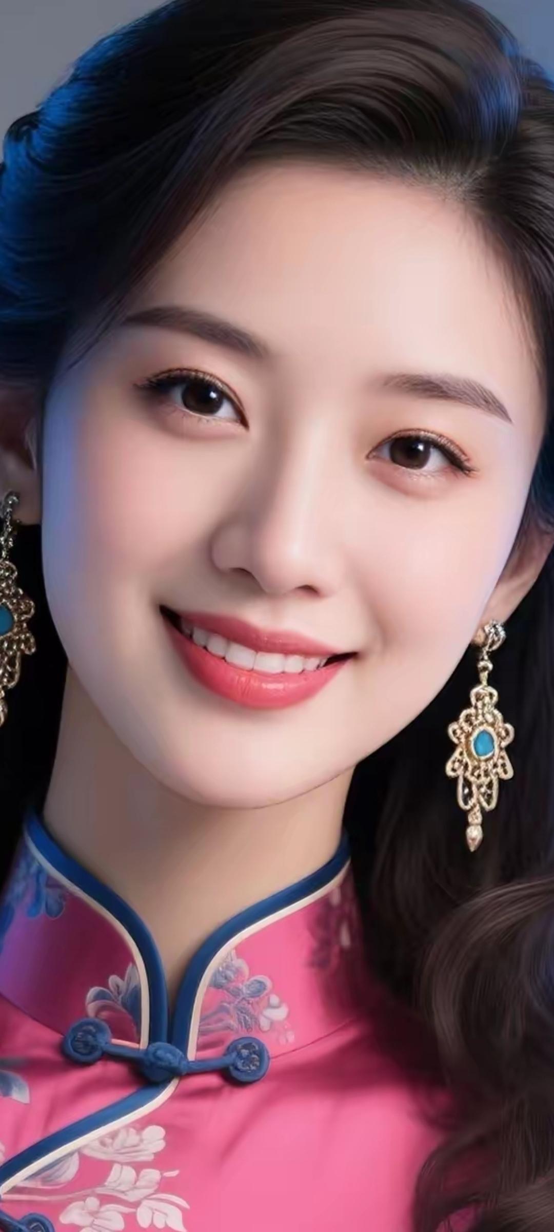 优雅旗袍，甜美笑容，古典与现代的完美融合