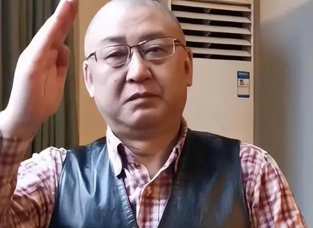 34岁四川副市长辞职下海，20亿身家登胡润榜，最终因“破烂”散尽家财“工资太