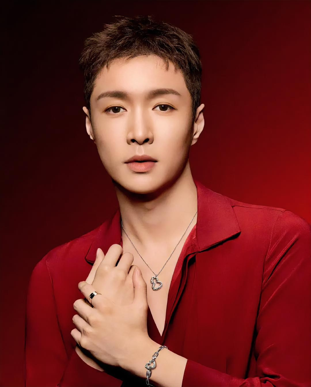 震惊！张艺兴缺席EXO新团综？真相让粉丝泪目！刚刚韩媒爆料炸锅了！张艺兴确