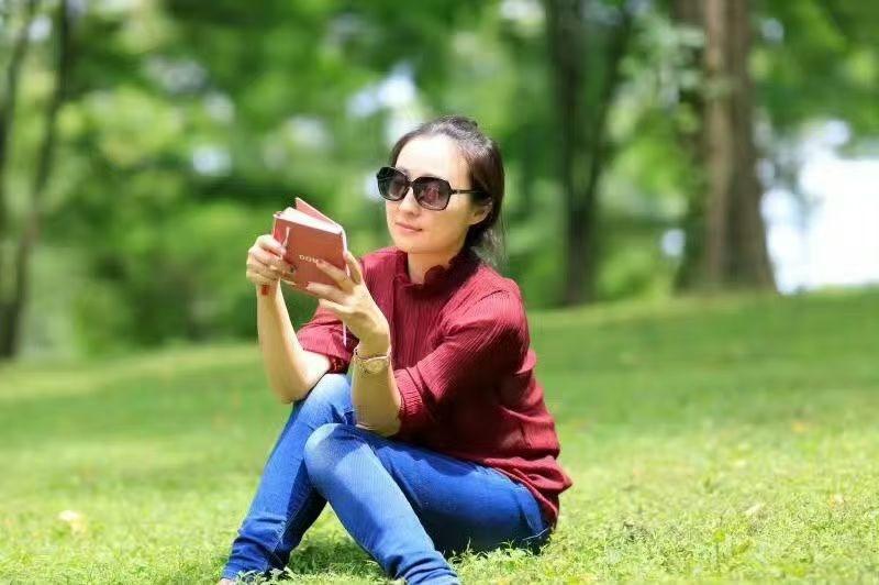 夫妻关系是家庭稳定的地基。地基裂了，孩子教育、老人赡养、房贷车贷，你纵有千万种