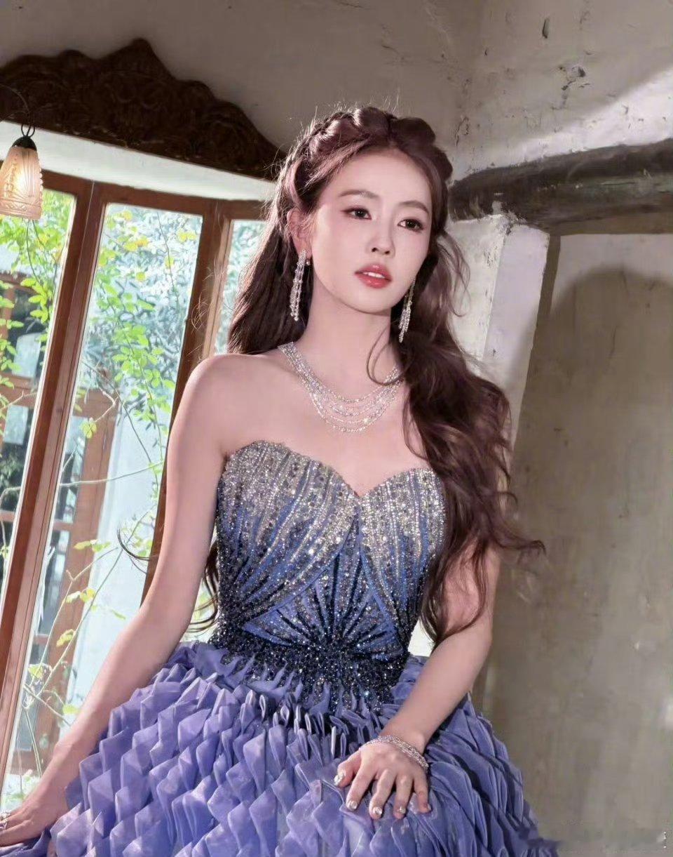 白鹿确定参加星光大赏“一晃八年已过，但好在，我又回来了”期待新剧莫离