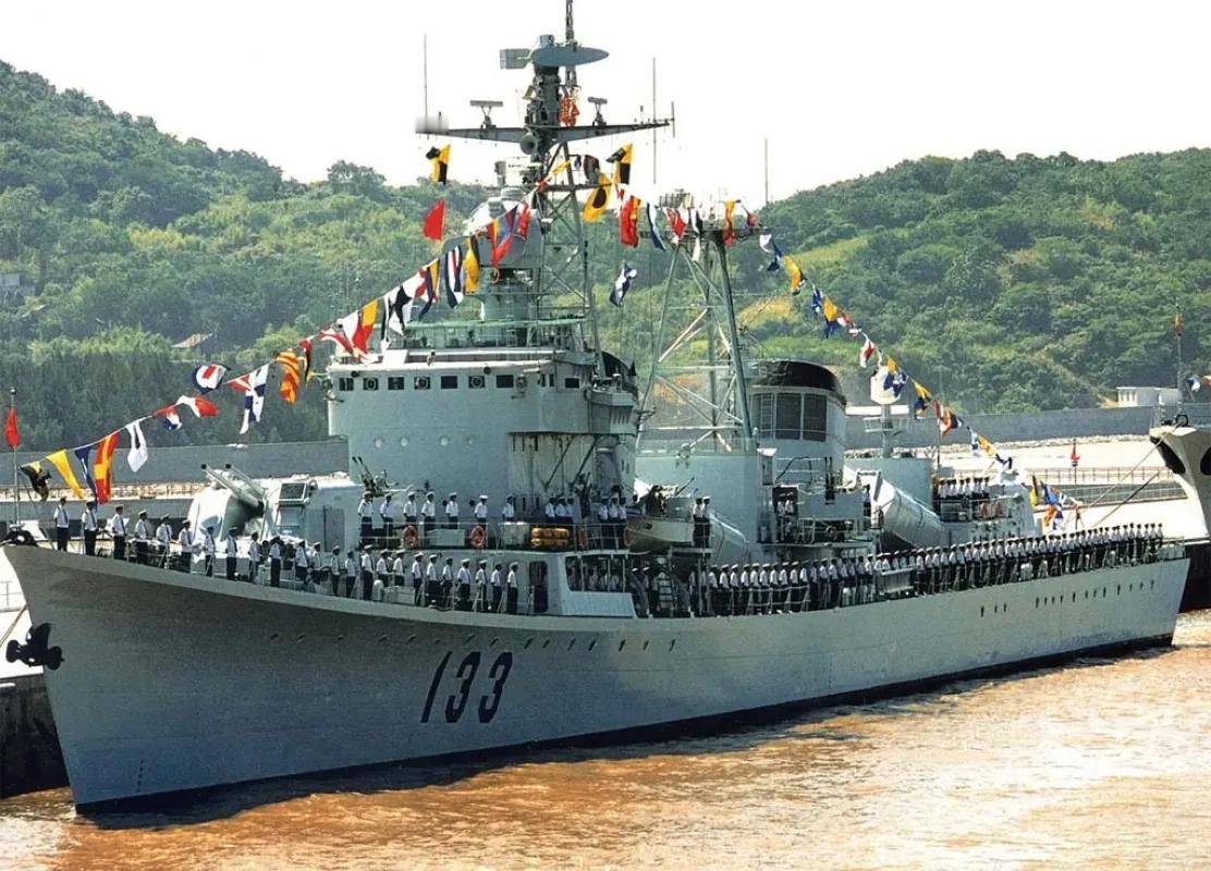 有人说，没有四艘俄罗斯现代级续命，就没有今天中国海军装备的井喷！这话难听但没毛病