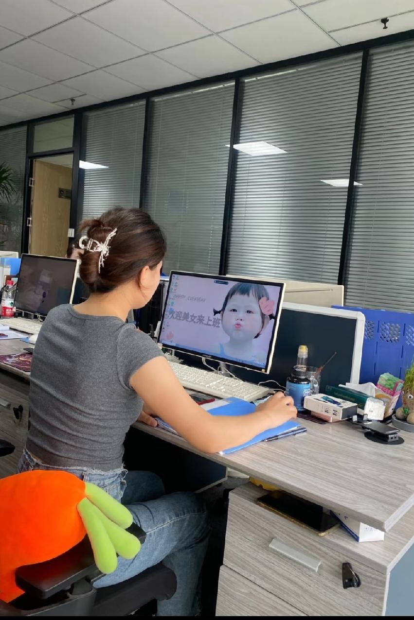 政府劳务派遣的无奈！我姐的女儿，我的外甥女在市政府秘书处工作，听起来高大上吧