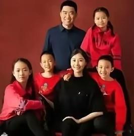 李想第六子即将到来！事业红红火火，家庭人丁兴旺。李想妻子肚大如萝，马上临