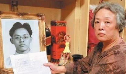 1997年，士兵江国庆强奸女童被判死刑，枪决前江国庆咬牙切齿地诅咒说：“人不是我