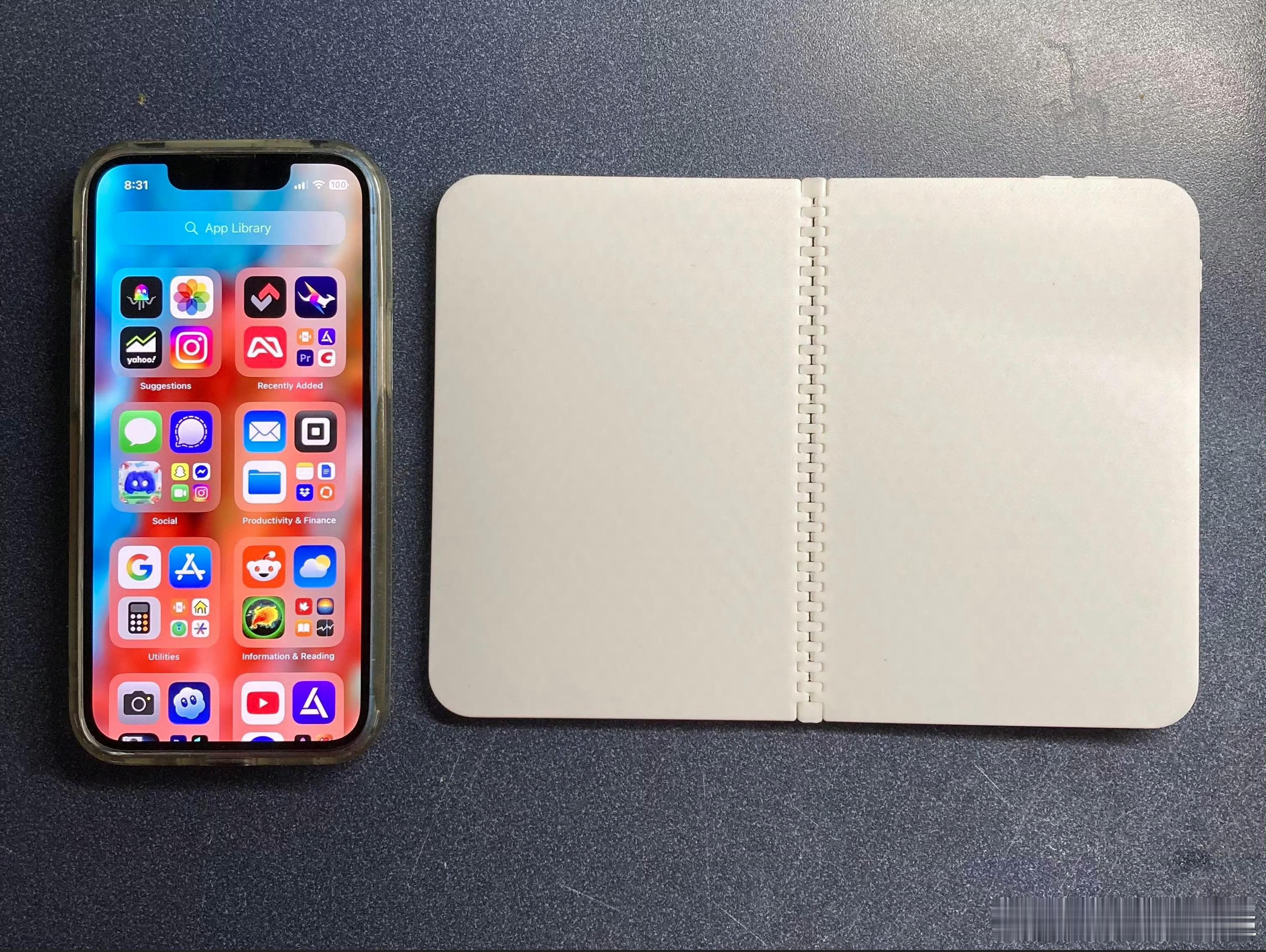 iPhoneFold机模对比图机模都爆出来了，折叠屏iPhone基本实锤了真长这