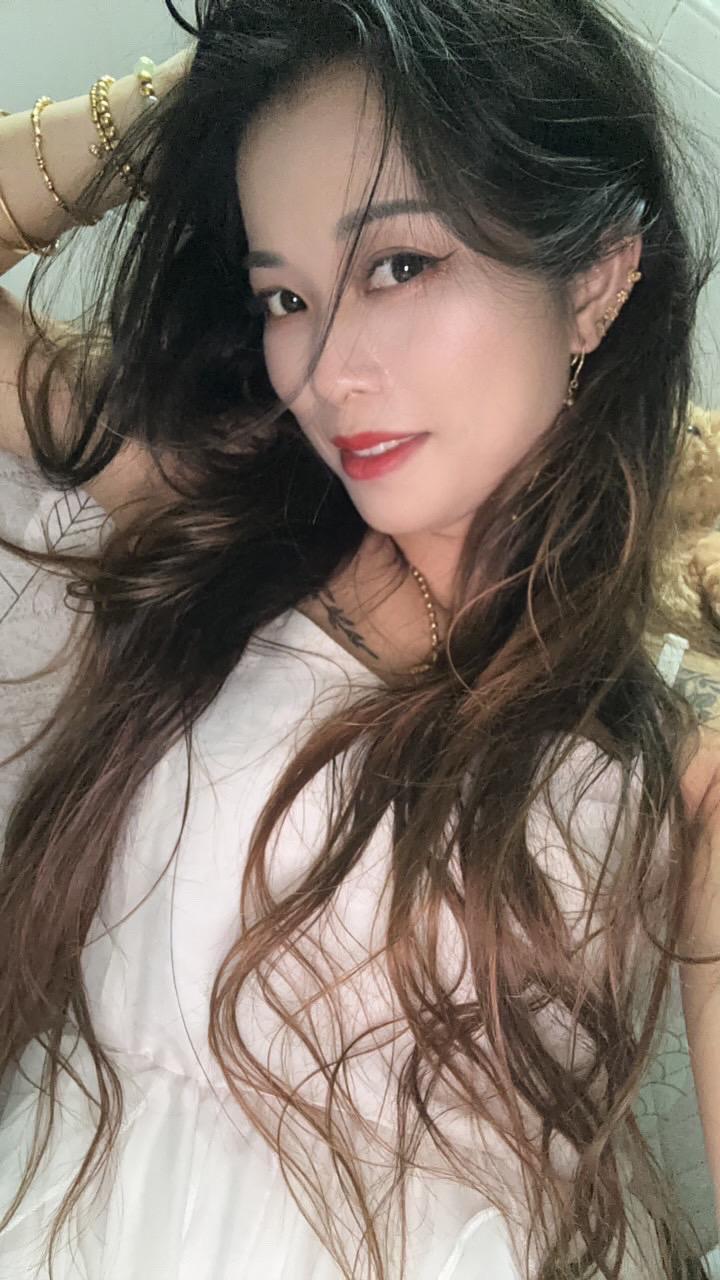那么想看我素颜，我不开美颜一样好看。因为我自信。