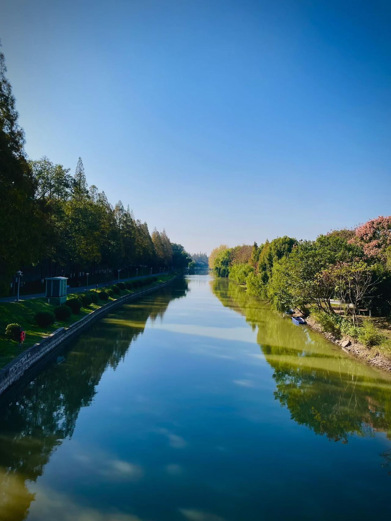 银行取钱终于不一刀切询问啦！央行等三部门刚发新规：该严则严、当放则放，像张大爷