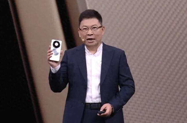 余承东终于说了实话。9月29日，华为面向国际媒体的一场圆桌采访，纪要直到10月