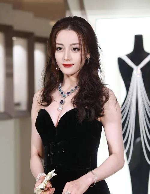 #你觉得迪丽热巴哪点最最最引人注目#你觉得迪丽热巴哪点最最最引人注目宝子们！迪