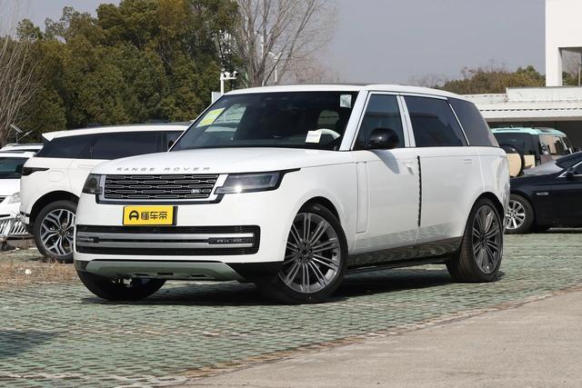 😎今天刷到2026款揽胜AB长轴版的实车图 🚗外观：还是那个味儿，细