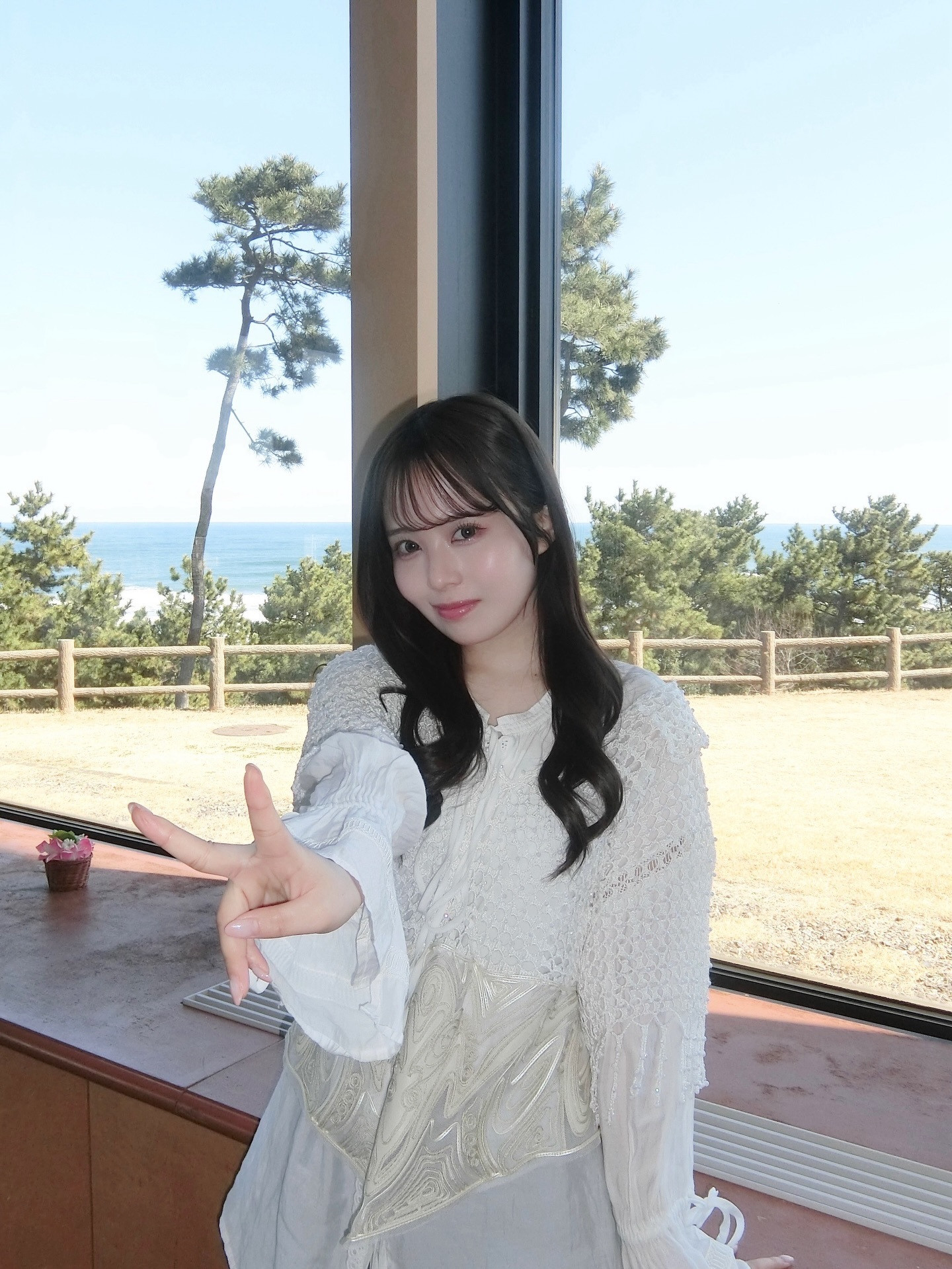 佐藤璃果「愛って羨ましい💖MV公開されました🪄︎︎」　licagram