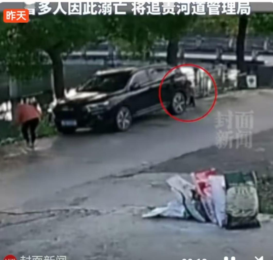 30秒，一个3岁男童的生命轨迹戛然而止。25秒，一位母亲绝望的呼救声沉入水底。1